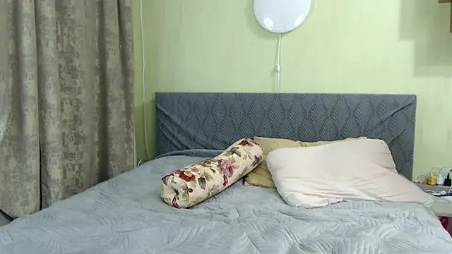 Kira Miler online show from December 23, 2025, 6:44 am