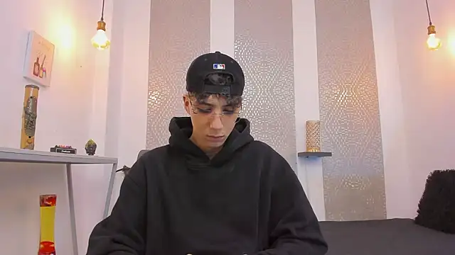 Nikolay Gregori online show from November 3, 2025, 4:14 am