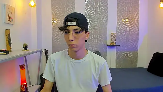 Nikolay Gregori online show from December 17, 2025, 4:29 am