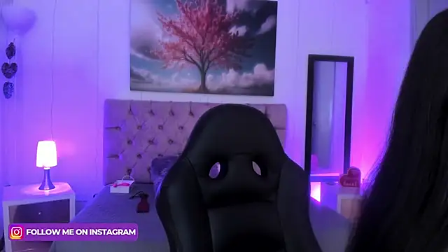 Julianaa Castro  online show from January 29, 2025, 11:41 am