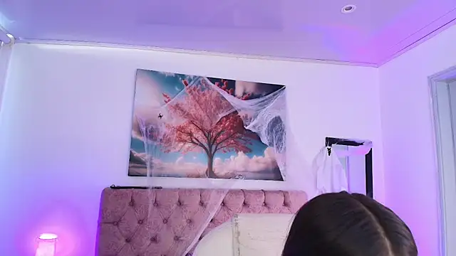 Julianaa Castro  online show from November 1, 2025, 11:45 am