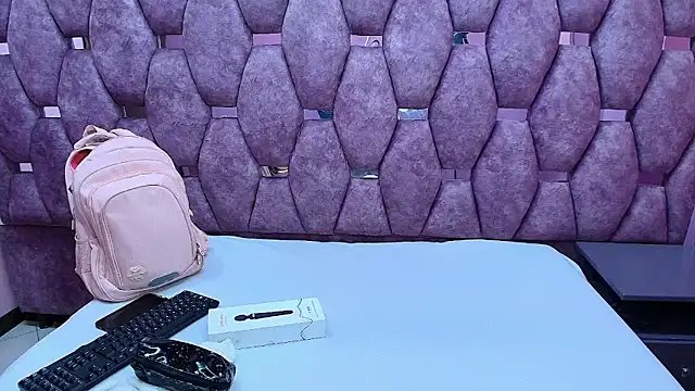 Snapshot of AlaSmith chatting on February 10, 2026, 1:32 am AlaSmith online show from February 10, 2026, 1:32 am