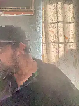 Snapshot of Miguel16i chatting on February 27, 2025, 12:21 am Miguel16i online show from February 27, 2025, 12:21 am