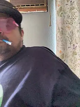 Snapshot of Miguel16i chatting on March 4, 2025, 6:18 pm Miguel16i online show from March 4, 2025, 6:18 pm