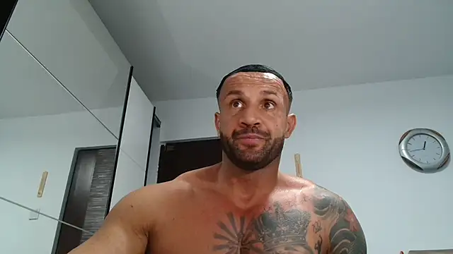 Magnificmuscles89 online show from April 16, 2026, 9:39 pm