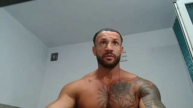 Magnificmuscles89 online show from July 5, 2026, 9:33 pm