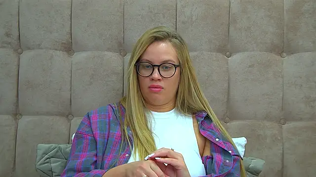 MariaNeumann online show from January 17, 2025, 9:17 pm