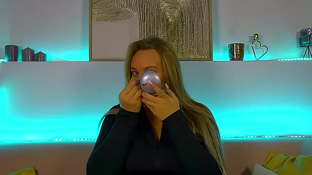 MariaNeumann online show from February 19, 2025, 12:44 pm