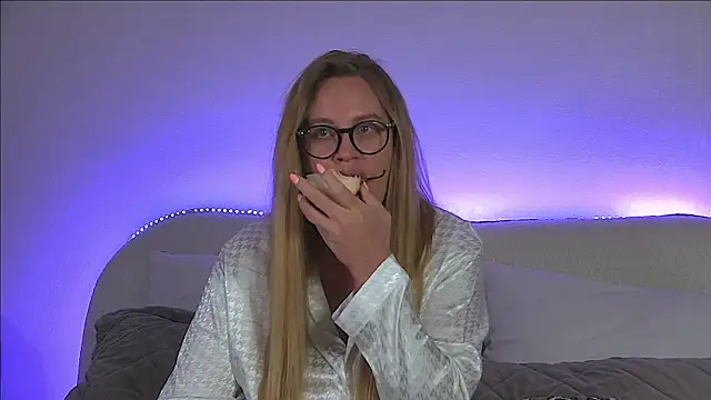 MariaNeumann online show from March 16, 2025, 6:34 pm