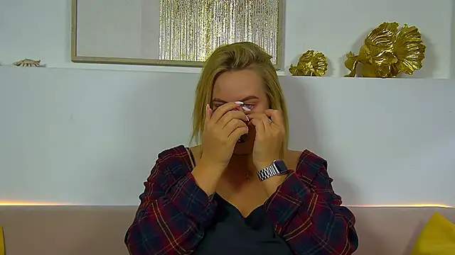 MariaNeumann online show from November 21, 2025, 6:39 pm