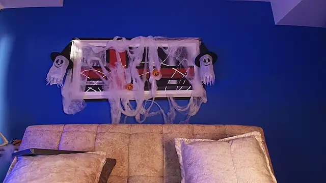 liccy hall online show from October 31, 2025, 11:44 am