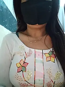 Snapshot of Aishwaryaa_69 chatting on March 14, 2025, 2:10 am Aishwaryaa 69 online show from March 14, 2025, 2:10 am