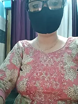 Snapshot of Aishwaryaa_69 chatting on November 7, 2025, 2:44 am Aishwaryaa 69 online show from November 7, 2025, 2:44 am