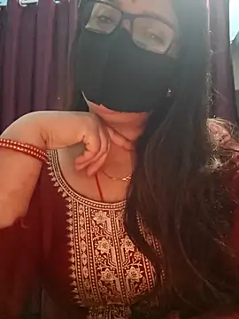 Snapshot of Aishwaryaa_69 chatting on November 28, 2025, 3:58 pm Aishwaryaa 69 online show from November 28, 2025, 3:58 pm