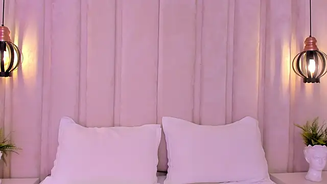 bonniekim  online show from February 26, 2025, 2:46 pm