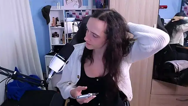 Snapshot of MemiKouki chatting on January 24, 2025, 9:05 pm MemiKouki online show from January 24, 2025, 9:05 pm