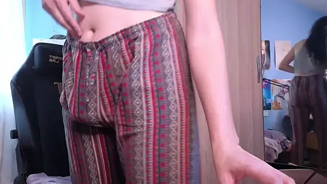 Snapshot of MemiKouki chatting on September 14, 2025, 5:01 pm MemiKouki online show from September 14, 2025, 5:01 pm