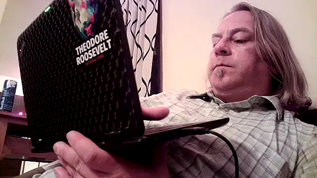 Snapshot of Mic_Oxinner chatting on December 6, 2024, 12:27 pm Mic Oxinner online show from December 6, 2024, 12:27 pm