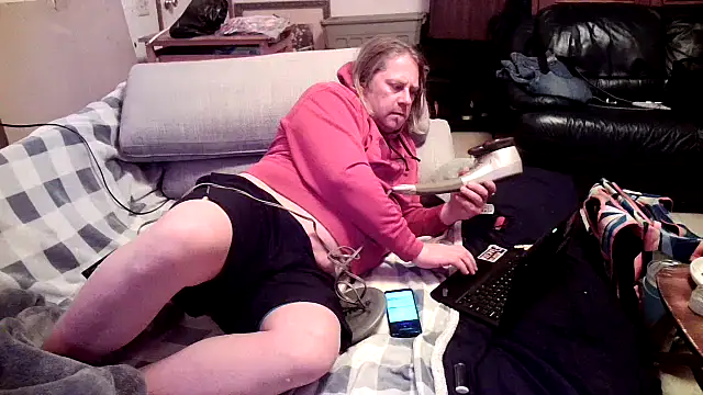 Snapshot of Mic_Oxinner chatting on December 17, 2024, 10:55 am Mic Oxinner online show from December 17, 2024, 10:55 am