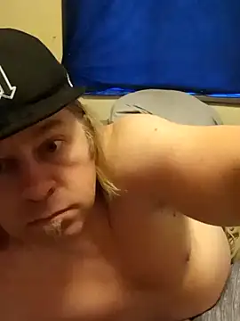 Snapshot of Mic_Oxinner chatting on December 19, 2024, 10:00 pm Mic Oxinner online show from December 19, 2024, 10:00 pm