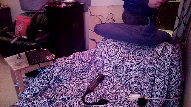 Snapshot of Mic_Oxinner chatting on January 1, 2025, 11:27 am Mic Oxinner online show from January 1, 2025, 11:27 am