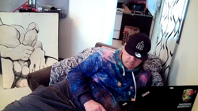 Snapshot of Mic_Oxinner chatting on January 1, 2025, 5:00 pm Mic Oxinner online show from January 1, 2025, 5:00 pm