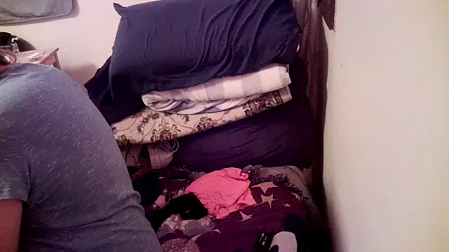 Snapshot of Mic_Oxinner chatting on January 6, 2025, 12:59 am Mic Oxinner online show from January 6, 2025, 12:59 am