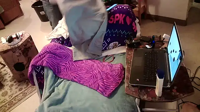 Snapshot of Mic_Oxinner chatting on January 15, 2025, 12:25 pm Mic Oxinner online show from January 15, 2025, 12:25 pm