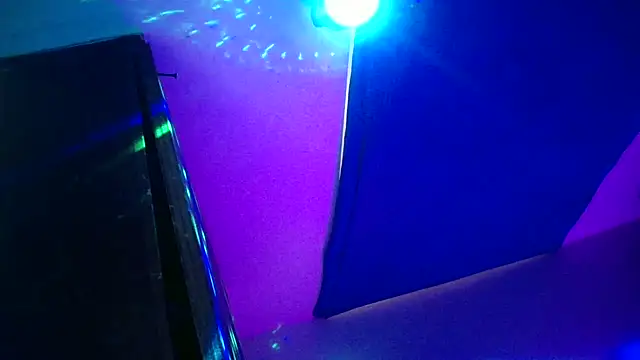 Snapshot of Mic_Oxinner chatting on January 27, 2025, 11:54 am Mic Oxinner online show from January 27, 2025, 11:54 am