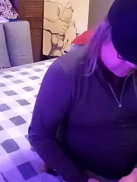 Snapshot of Mic_Oxinner chatting on February 12, 2025, 8:59 am Mic Oxinner online show from February 12, 2025, 8:59 am