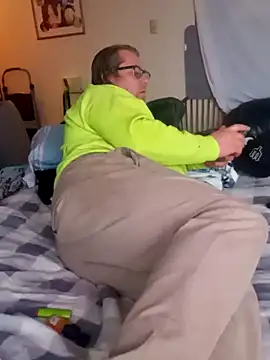 Snapshot of Mic_Oxinner chatting on February 16, 2025, 10:10 pm Mic Oxinner online show from February 16, 2025, 10:10 pm