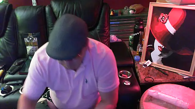 Snapshot of Mic_Oxinner chatting on September 16, 2025, 9:32 am Mic Oxinner online show from September 16, 2025, 9:32 am