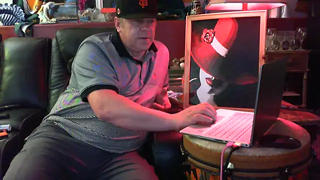 Snapshot of Mic_Oxinner chatting on September 17, 2025, 9:00 am Mic Oxinner online show from September 17, 2025, 9:00 am