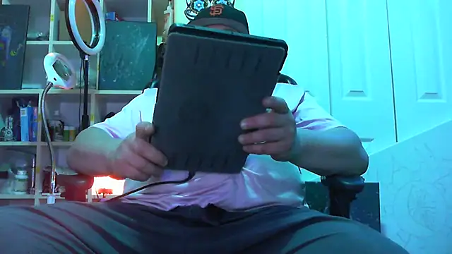 Snapshot of Mic_Oxinner chatting on September 27, 2025, 10:37 pm Mic Oxinner online show from September 27, 2025, 10:37 pm