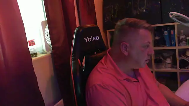 Snapshot of Mic_Oxinner chatting on October 4, 2025, 9:24 pm Mic Oxinner online show from October 4, 2025, 9:24 pm