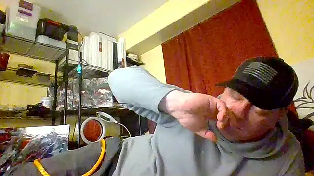 Snapshot of Mic_Oxinner chatting on October 29, 2025, 12:51 pm Mic Oxinner online show from October 29, 2025, 12:51 pm