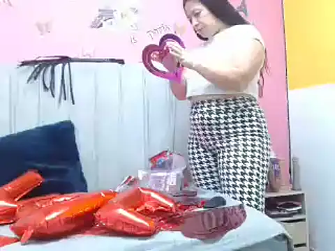 monickhot303av online show from February 14, 2025, 1:45 am