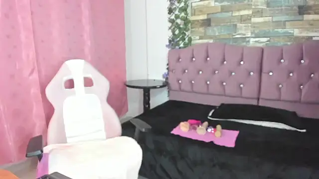 elizabeth mature23 online show from December 7, 2024, 1:29 pm