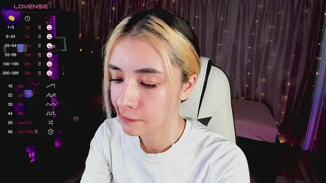 Snapshot of DarlaLike chatting on February 27, 2025, 10:15 am DarlaLike online show from February 27, 2025, 10:15 am