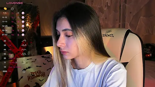 Snapshot of DarlaLike chatting on November 2, 2025, 3:42 am DarlaLike online show from November 2, 2025, 3:42 am