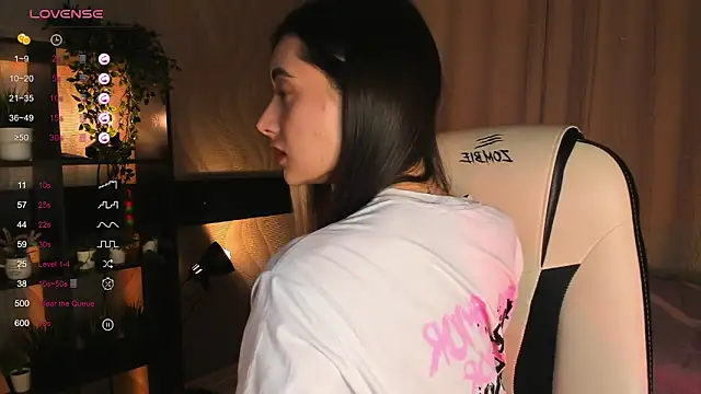 Snapshot of DarlaLike chatting on November 9, 2025, 3:38 am DarlaLike online show from November 9, 2025, 3:38 am