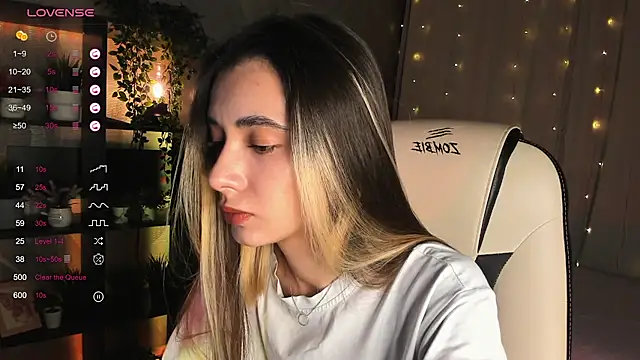 Snapshot of DarlaLike chatting on November 15, 2025, 3:37 am DarlaLike online show from November 15, 2025, 3:37 am