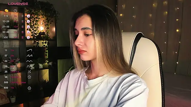 Snapshot of DarlaLike chatting on November 16, 2025, 3:45 am DarlaLike online show from November 16, 2025, 3:45 am