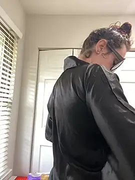 mrs  unknown online show from March 31, 2026, 4:07 pm