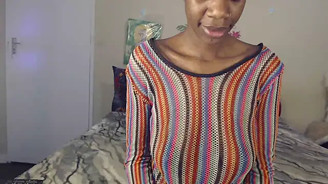 Blacktittiex02 online show from November 18, 2025, 4:44 pm