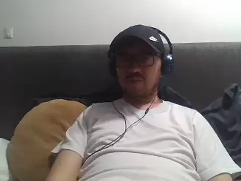 Diptongo online show from March 21, 2025, 3:44 am