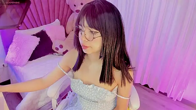 Snapshot of Lovely_celestte chatting on March 8, 2025, 1:39 am Lovely celestte online show from March 8, 2025, 1:39 am