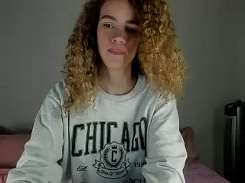 Snapshot of Zamu_1992 chatting on December 24, 2024, 10:55 am Zamu 1992 online show from December 24, 2024, 10:55 am