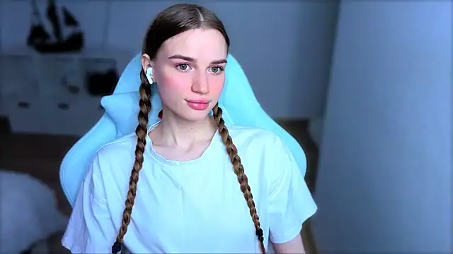 StellaLawless online show from October 16, 2025, 12:28 pm