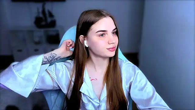 StellaLawless online show from November 3, 2025, 7:48 pm